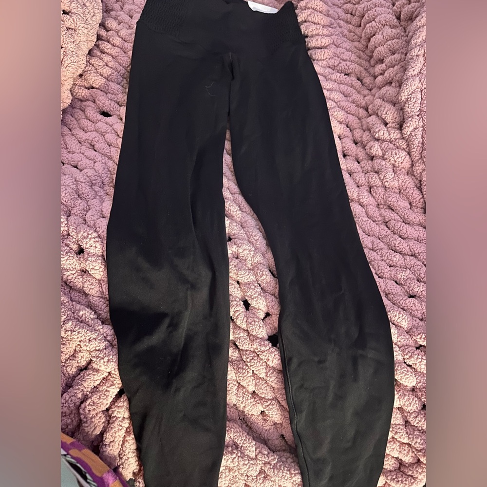 Aerie Black Leggings With Ruffle Scrunch waist Size M NWT
